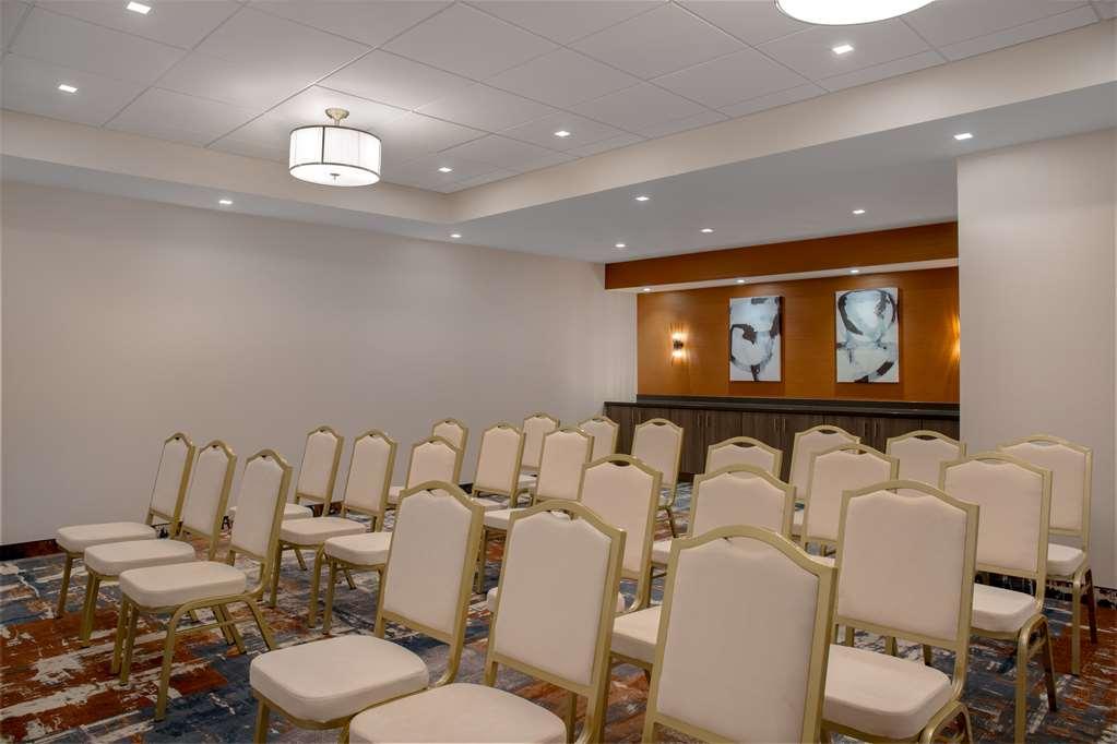 Hampton By Hilton Downtown Winnipeg